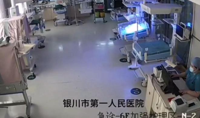 学逃生后续来了！网友表示：这嘉奖是不是低了pg电子免费模拟器游戏地震中高中生背起同(图2)