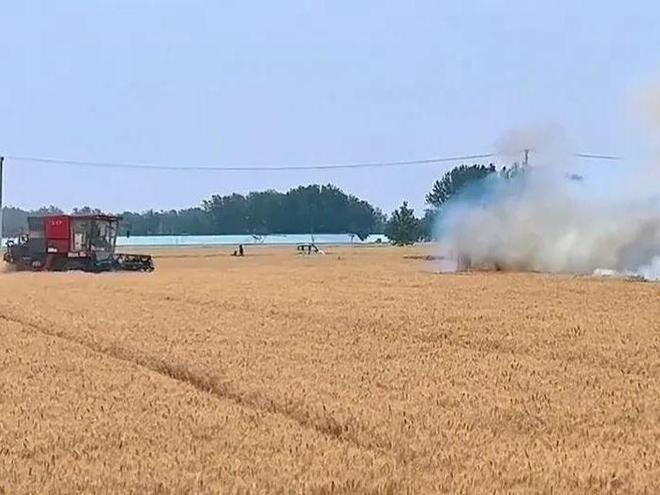 抢收小伙是00后看到收割机网友不淡定了p