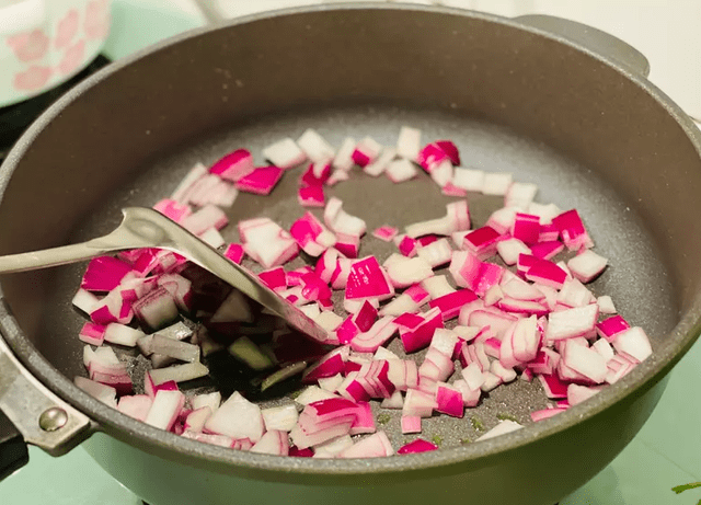 叔教你酱汁调法只需几样食材比卖的好吃pg电子中文模拟器日式寿喜锅轻松做大(图3)