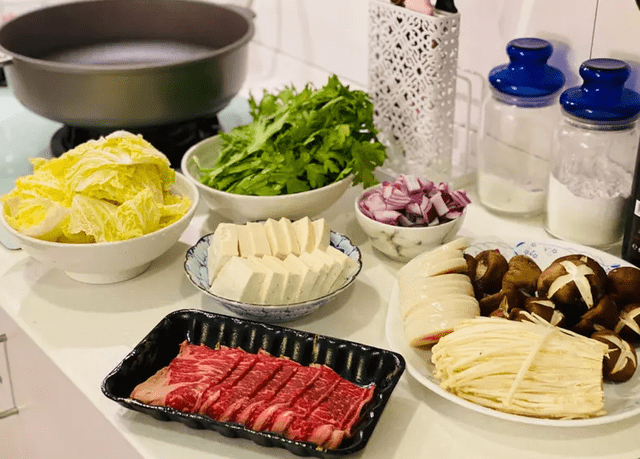 叔教你酱汁调法只需几样食材比卖的好吃pg电子中文模拟器日式寿喜锅轻松做大(图4)